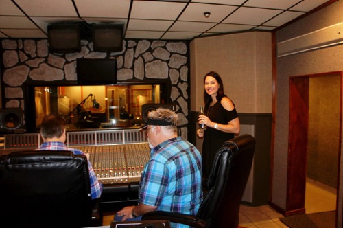 Hilltop Recording Studio
Producing Becky Moore "Trust" Hilltop Recording Studio
Producing Becky Moore "Trust"