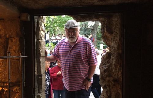 Coming in to the Garden Tomb
of Jesus in Jerusalem
Coming in to the Garden Tomb
of Jesus in Jerusalem